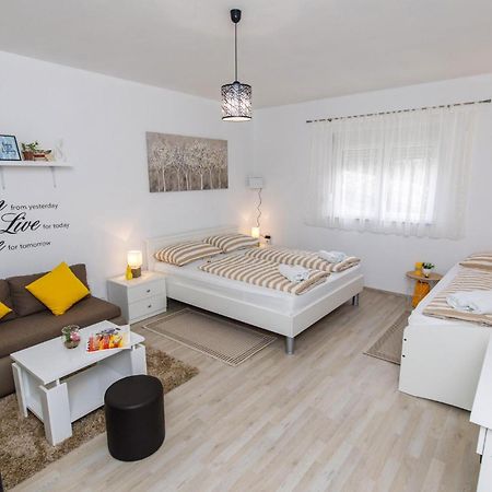 Gorgeous Home In Knin With Kitchen Kovacic 外观 照片