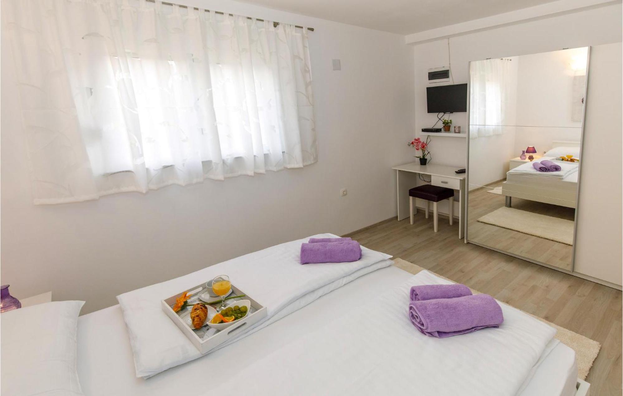 Gorgeous Home In Knin With Kitchen Kovacic 外观 照片