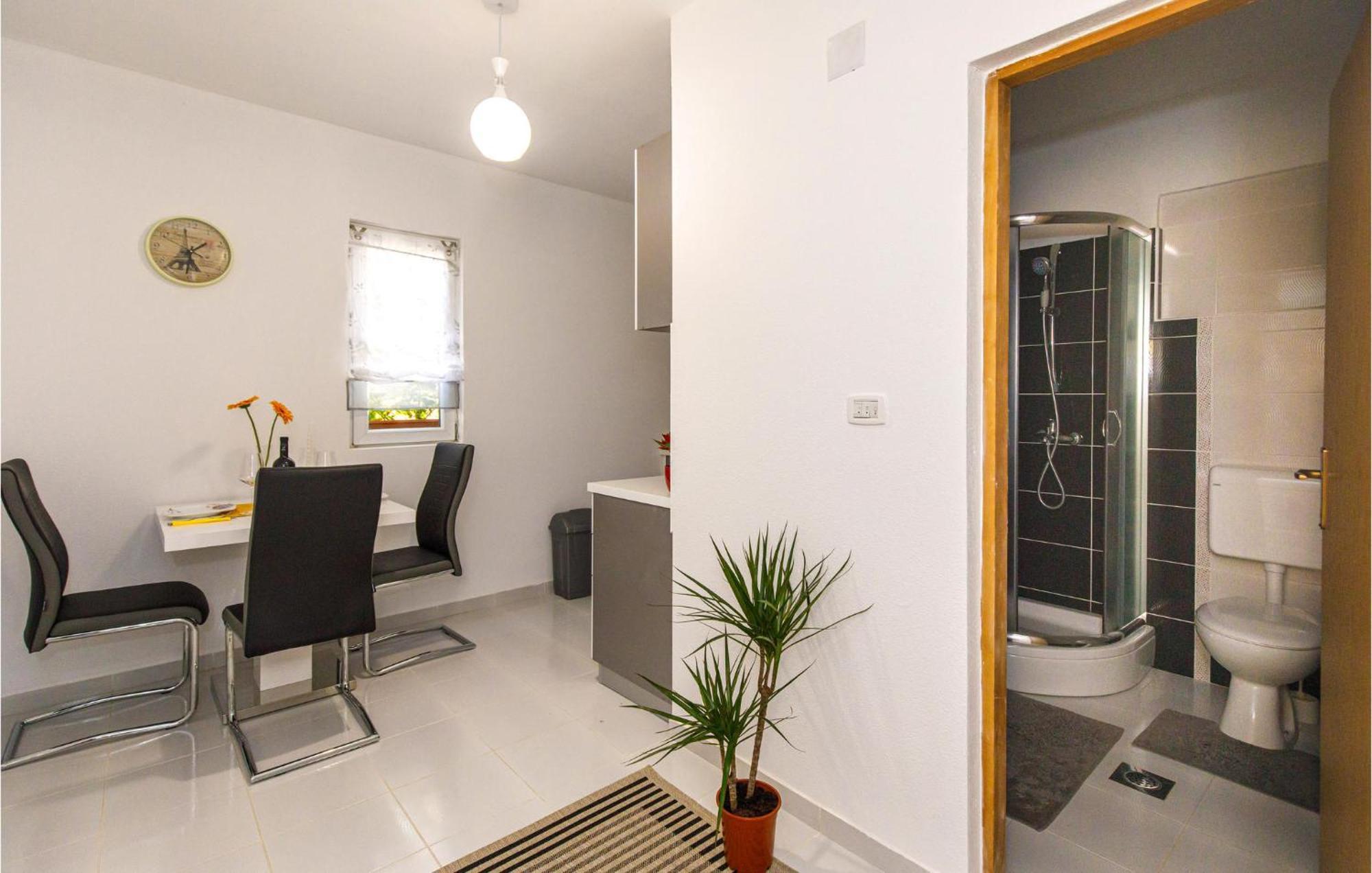 Gorgeous Home In Knin With Kitchen Kovacic 外观 照片