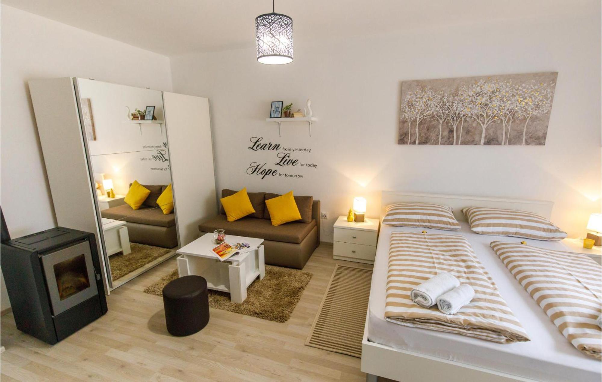 Gorgeous Home In Knin With Kitchen Kovacic 外观 照片