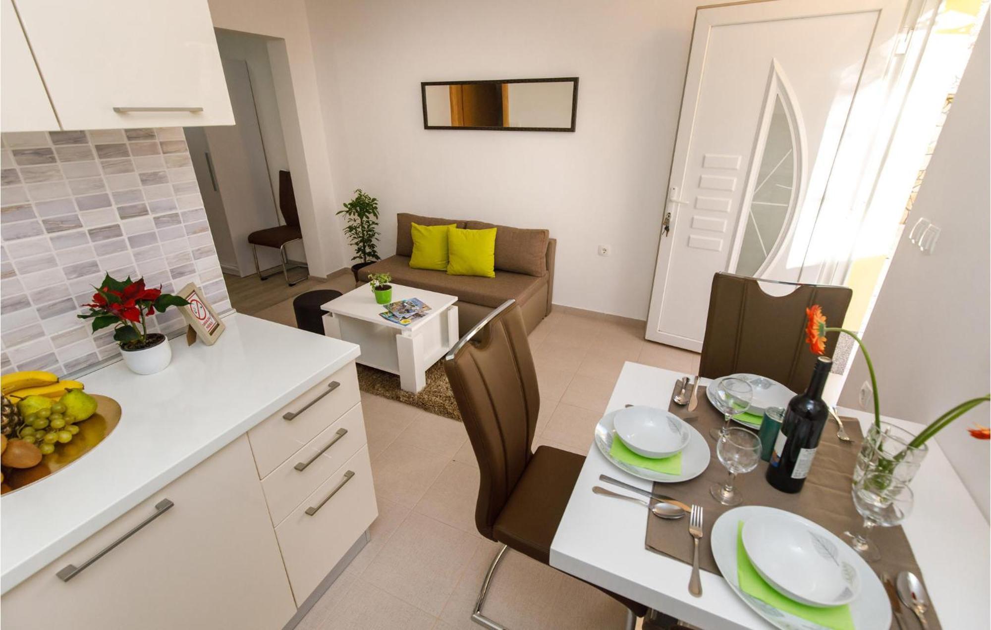 Gorgeous Home In Knin With Kitchen Kovacic 外观 照片
