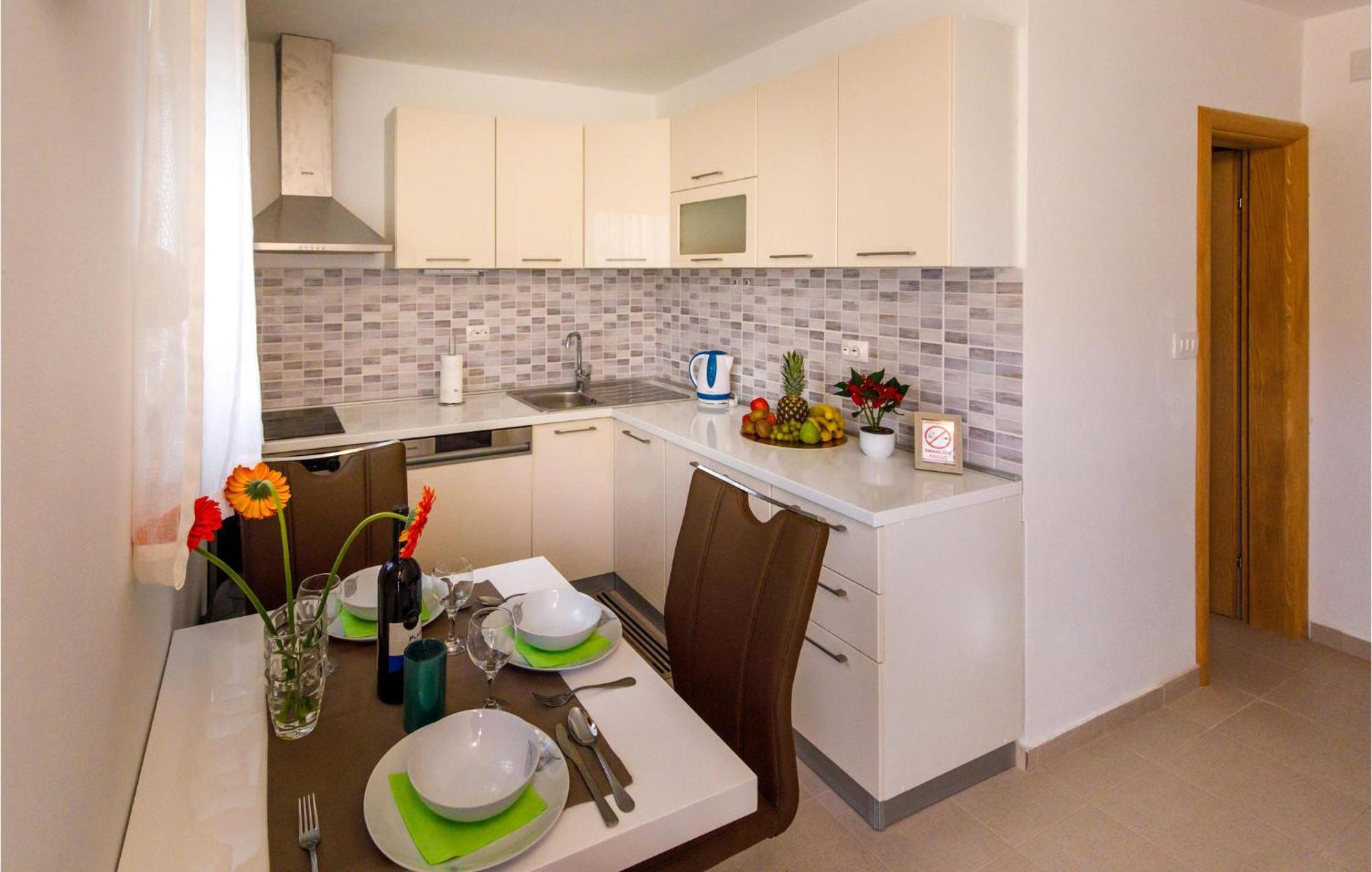 Gorgeous Home In Knin With Kitchen Kovacic 外观 照片